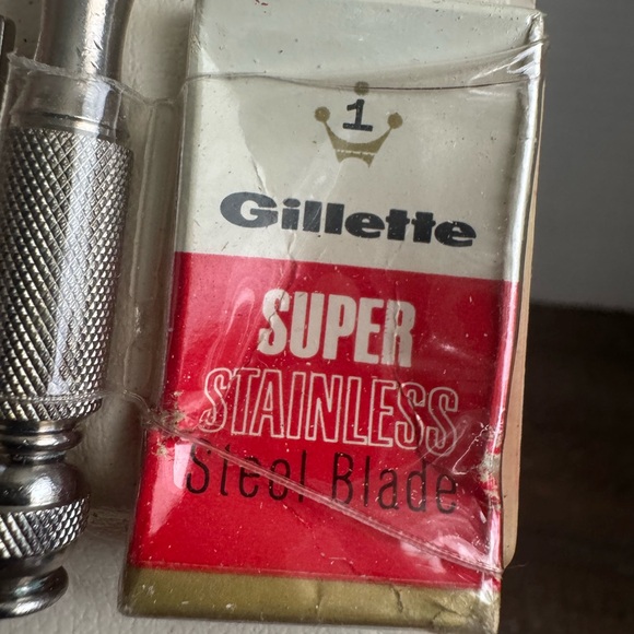 Gillette Vintage Razor Set with Case - Picture 7 of 9